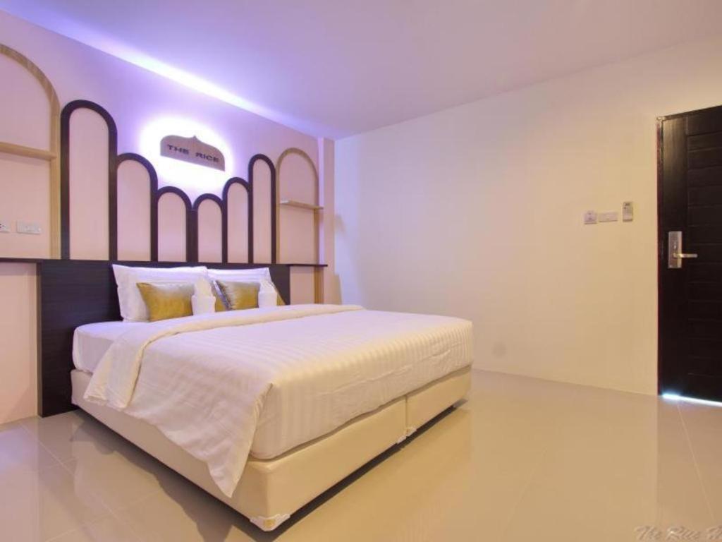 The Rice Hotel Roi Et Bagian luar foto