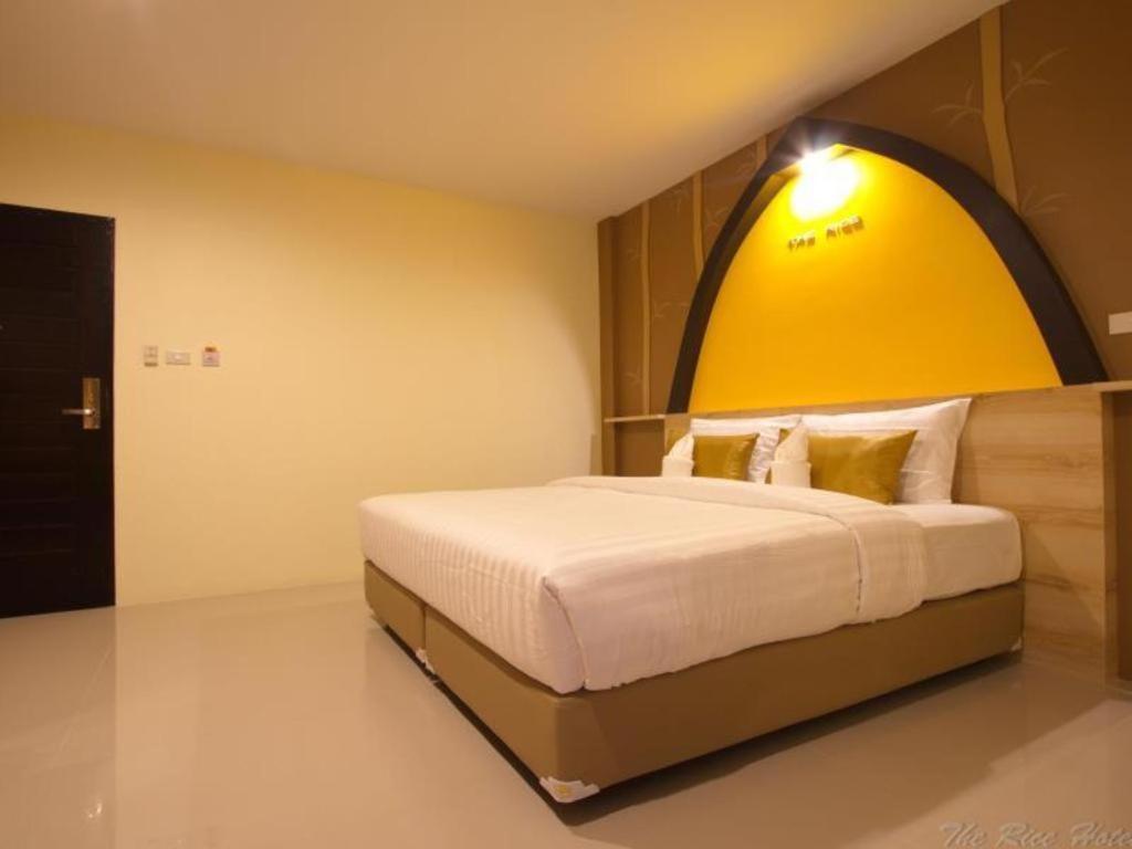 The Rice Hotel Roi Et Bagian luar foto