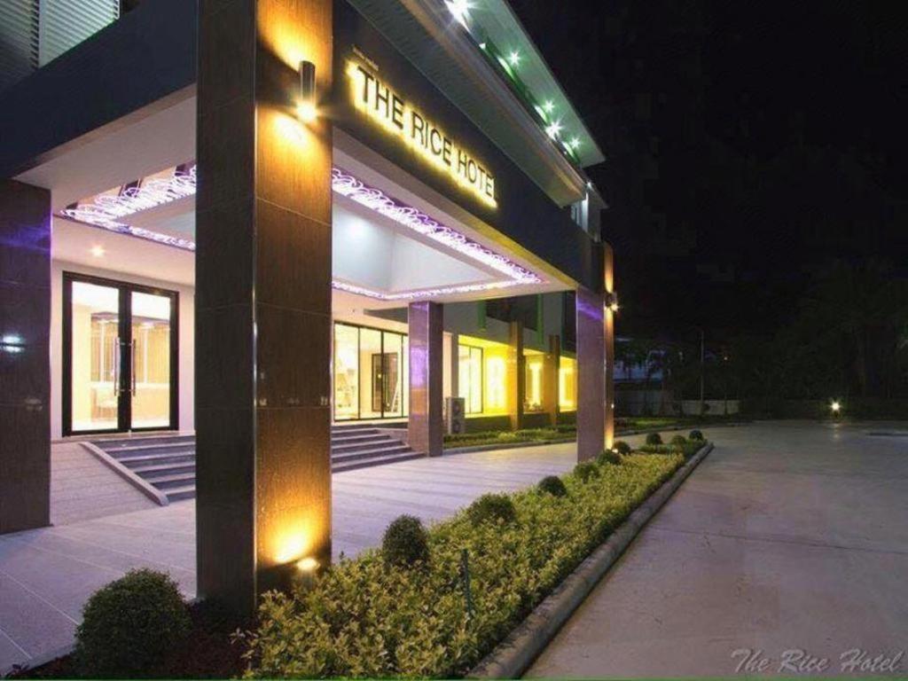 The Rice Hotel Roi Et Bagian luar foto
