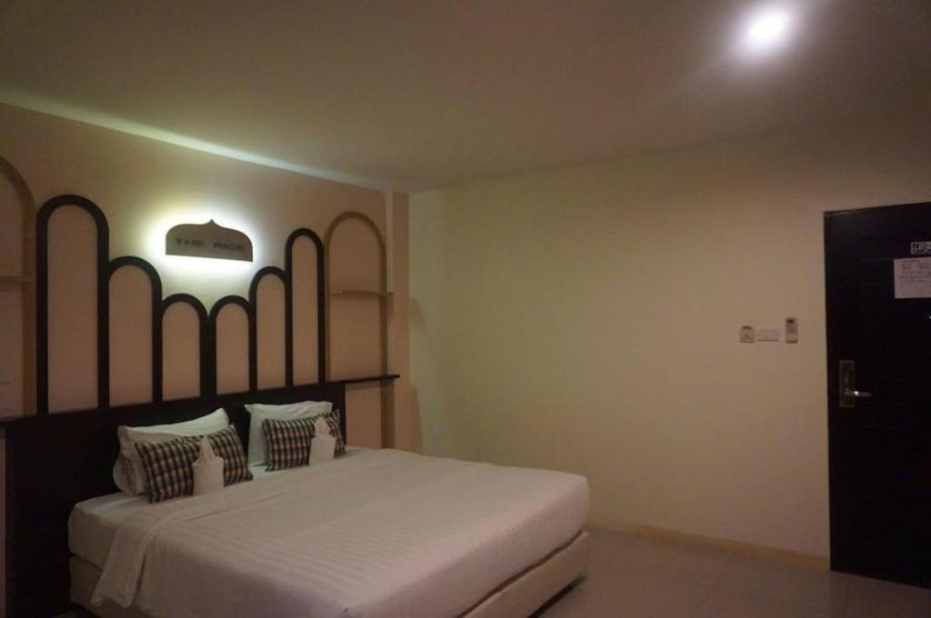 The Rice Hotel Roi Et Bagian luar foto