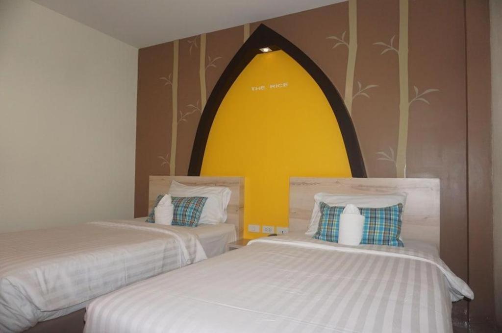 The Rice Hotel Roi Et Bagian luar foto