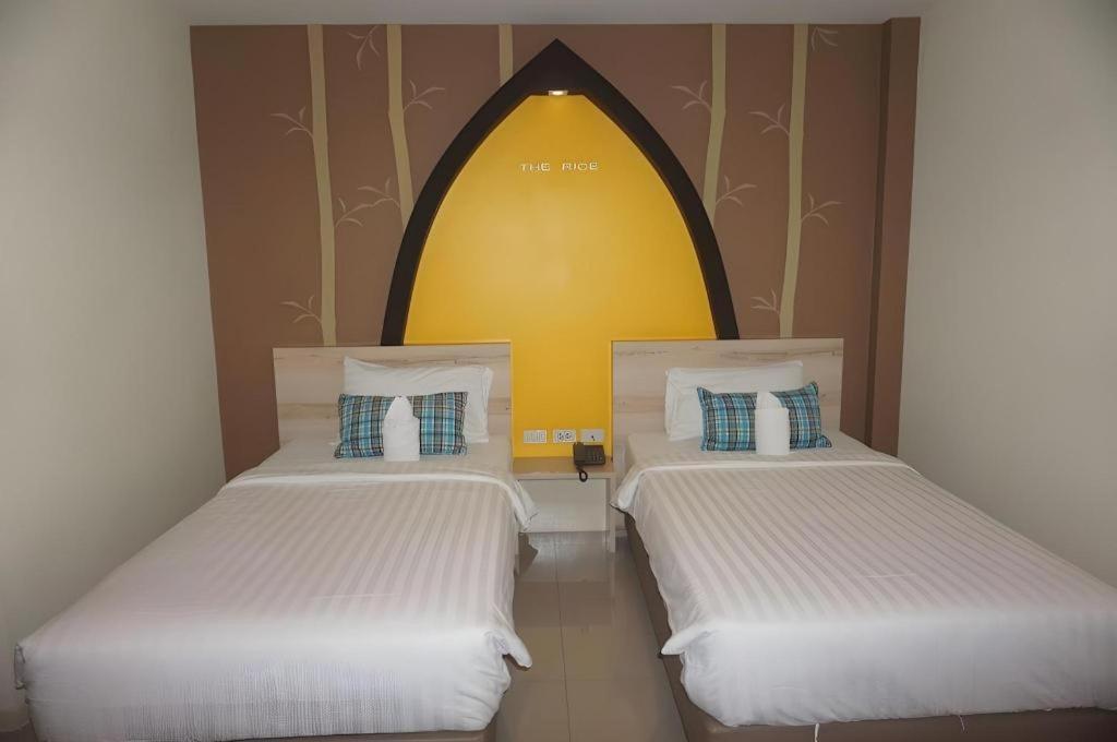The Rice Hotel Roi Et Bagian luar foto