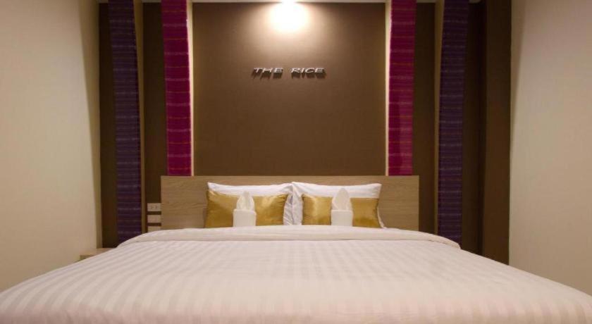 The Rice Hotel Roi Et Bagian luar foto