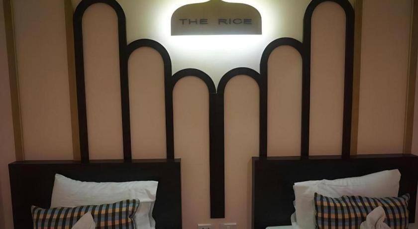 The Rice Hotel Roi Et Bagian luar foto