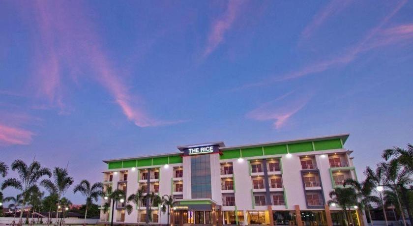 The Rice Hotel Roi Et Bagian luar foto